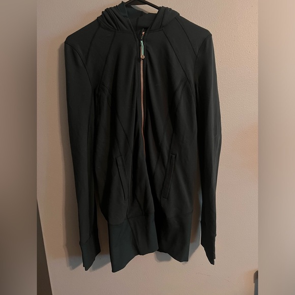 Dark green lulu jacket with hood. - Picture 1 of 5